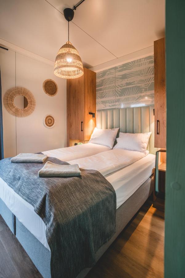 Rresort - Domki Z Krytym I Podgrzewanym Basenem, Sauna, Wifi, Parking W Cenie! Rewal Eksteriør bilde