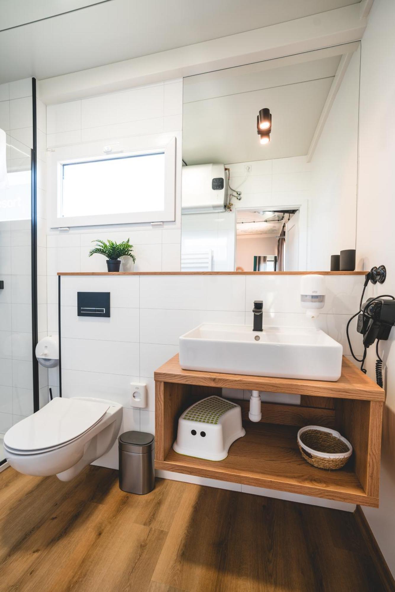 Rresort - Domki Z Krytym I Podgrzewanym Basenem, Sauna, Wifi, Parking W Cenie! Rewal Eksteriør bilde