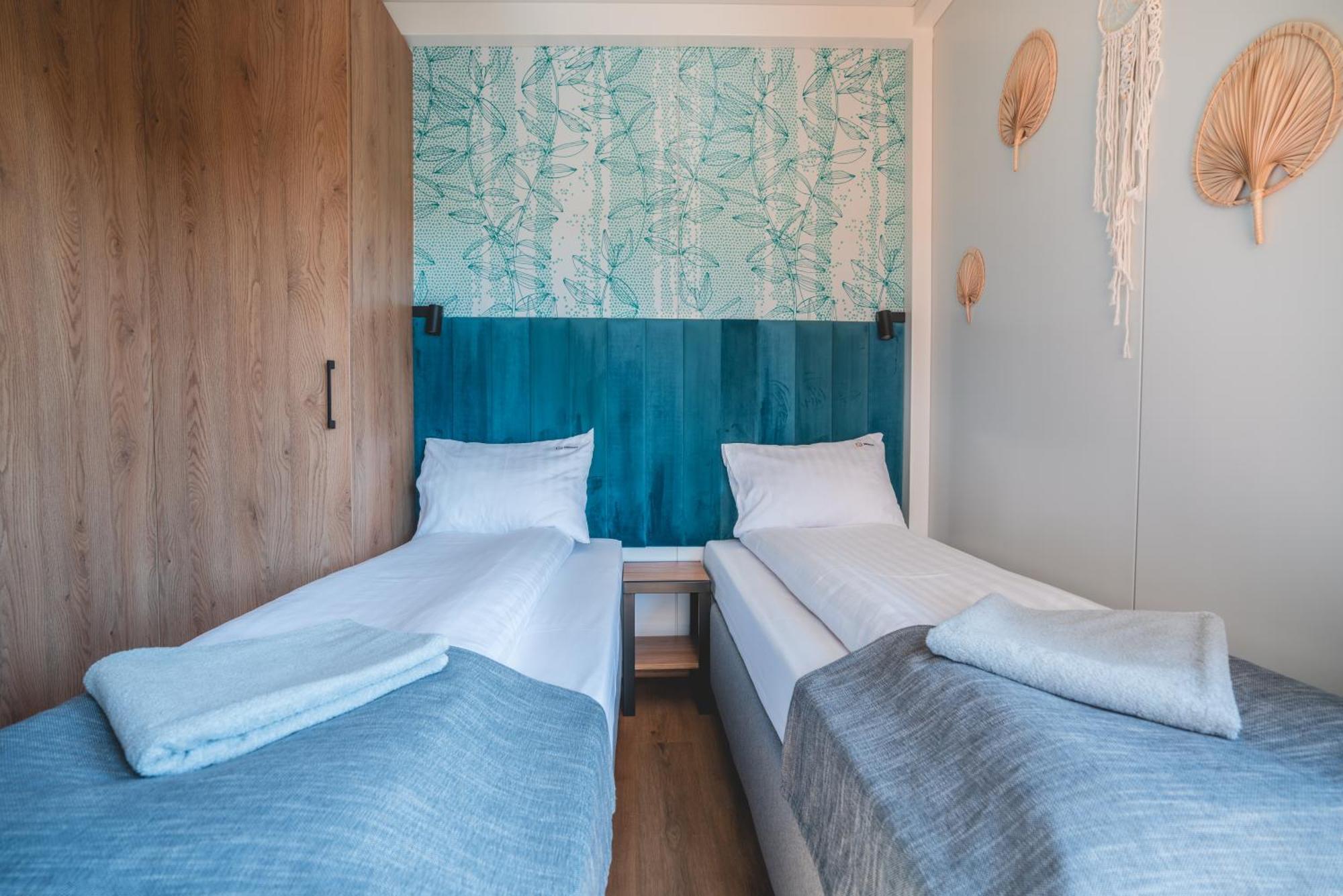 Rresort - Domki Z Krytym I Podgrzewanym Basenem, Sauna, Wifi, Parking W Cenie! Rewal Eksteriør bilde